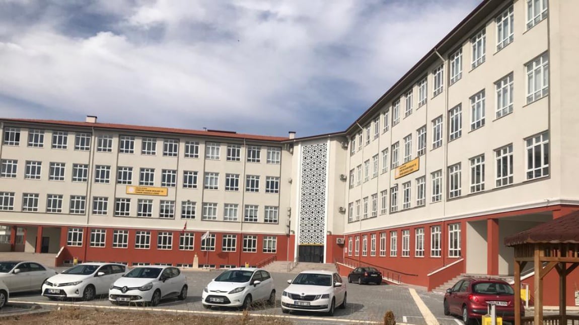 Gölbaşı Zübeyde Hanım Mesleki ve Teknik Anadolu Lisesi Fotoğrafı