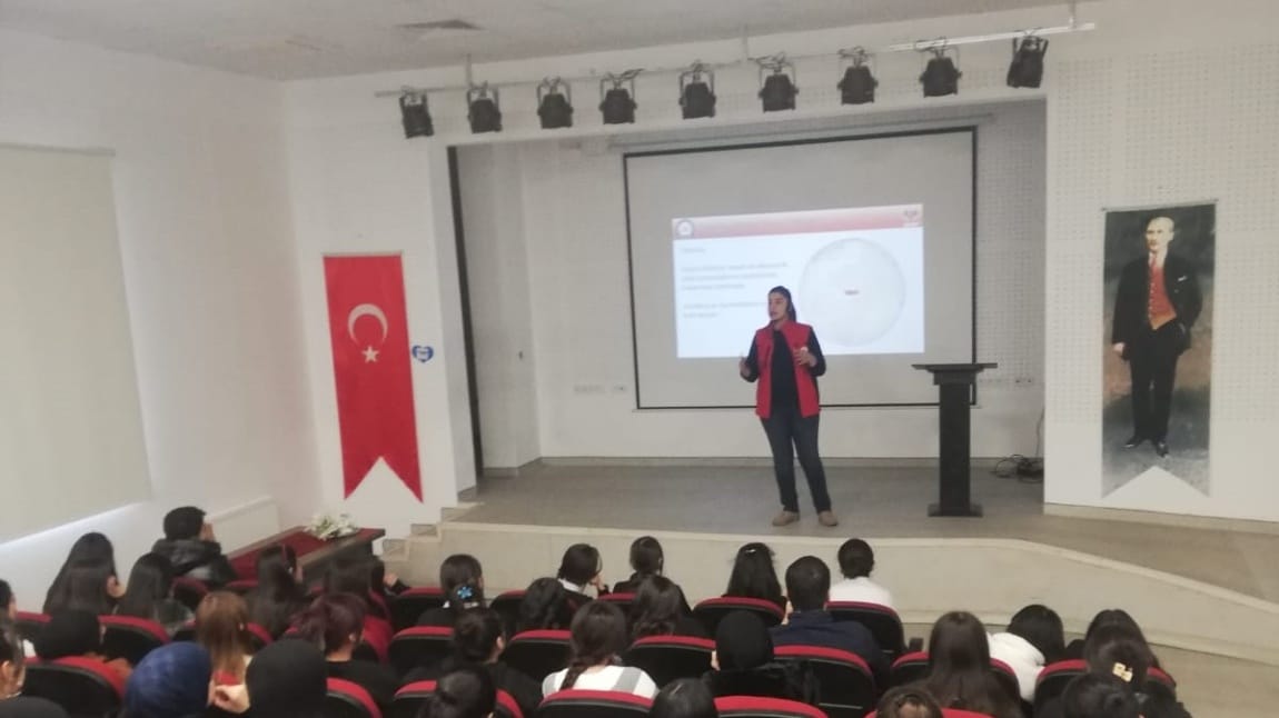 Okulumuzda Gençlik ve Güvenli Gelecek Projesi Kapsamında Seminer Düzenlendi